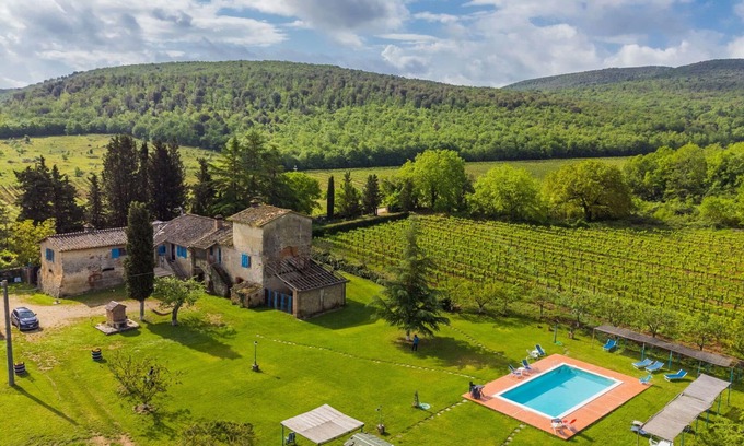 Monteriggioni Villa | Stunning private villa with WIFI, private pool, TV, patio, pets allowed and panoramic view