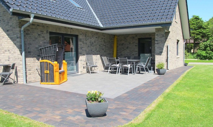Wanna House | Stunning private villa for 10 people with hot tub, WIFI, TV and patio