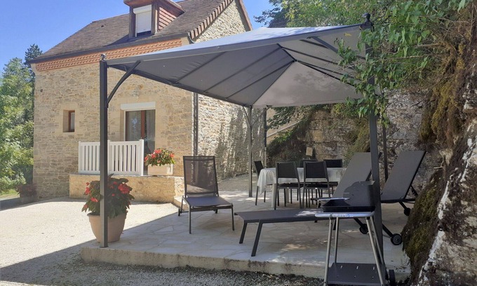 Degagnac House | Stunning private villa for 4 guests with WIFI, TV, terrace and parking