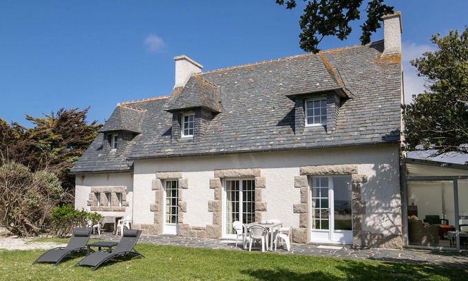 Berven House | Stunning private villa for 7 guests with WIFI, TV, patio and pets allowed