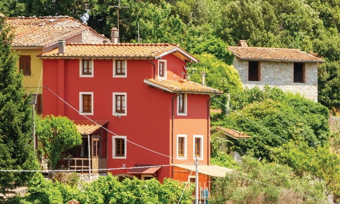 Camaiore Villa | Stunning private villa with WIFI, private pool, pets allowed and panoramic view, close to Viareg.