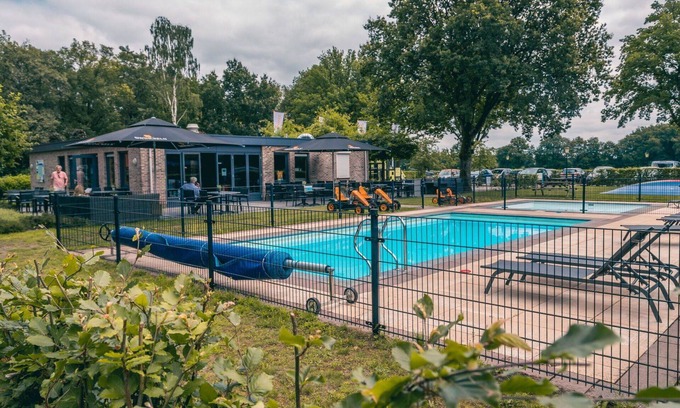 IJhorst House | Stunning private villa for 4 guests with WIFI, pool, TV and terrace