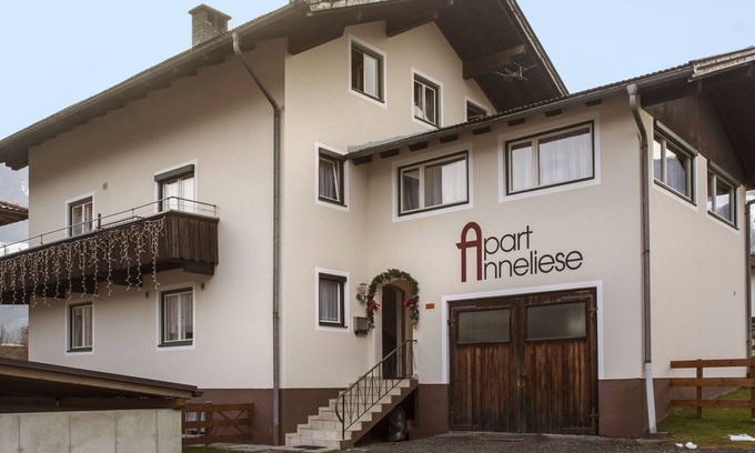 Fuegen House | Stunning private villa for 22 guests with WIFI, TV and patio