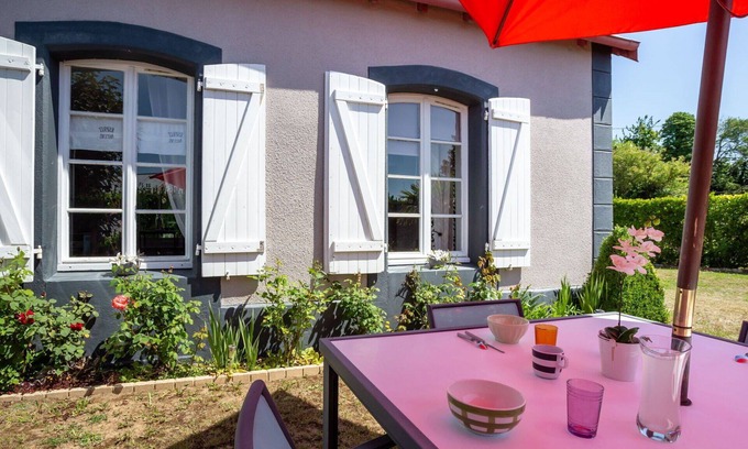 Champeaux House | Stunning private villa for 4 guests with TV and terrace