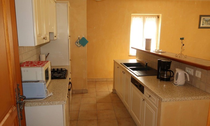 Grillon House | Stunning private villa for 4 guests with TV, patio and pets allowed