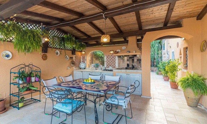Cannigione House | Stunning private villa for 8 guests with WIFI, A/C, TV, patio and pets allowed