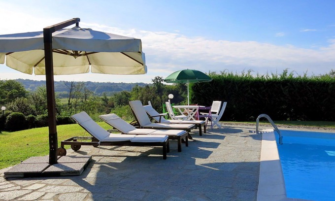 Capriglio House | Stunning private villa for 10 people with private pool, WIFI, TV, terrace and pets allowed