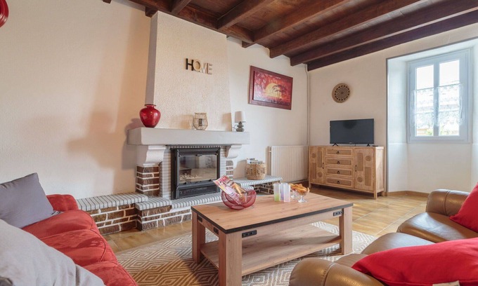 Berneuil Villa | Stunning private villa for 4 people with WIFI, TV, terrace and pets allowed