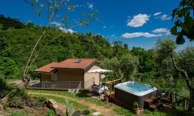 Macchino House | Stunning private villa for 6 people with private pool, hot tub, WIFI, TV, patio and pets allowed