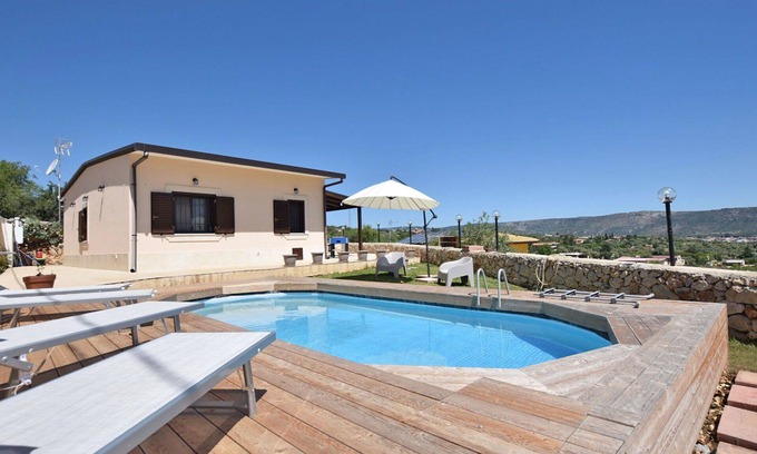 Floridia Villa | Stunning private villa for 5 people with private pool, A/C, WIFI, TV, terrace and panoramic view