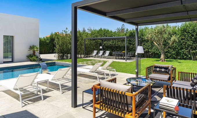 Carrozziere Villa | Stunning private villa for 12 people with WIFI, private pool, A/C, TV and patio