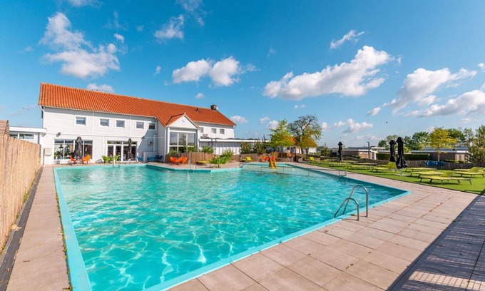 Nunspeet House | Stunning private villa for 7 guests with pool, WIFI, TV, terrace and parking