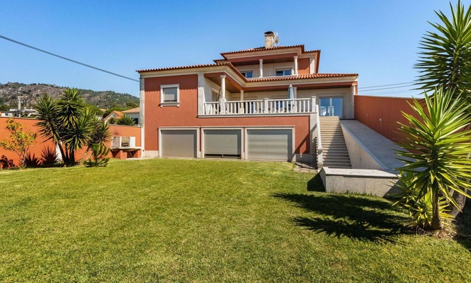 Marinhas House | Stunning private villa for 10 guests with WIFI, hot tub, TV and terrace