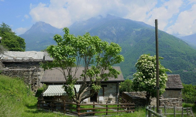 Semione House | Stunning private villa for 4 guests with TV, patio, pets allowed and panoramic view