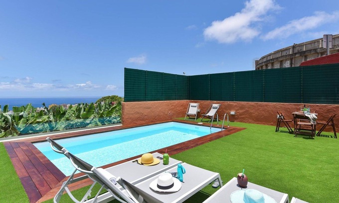 Arucas House | Stunning private villa for 6 guests with private pool and TV