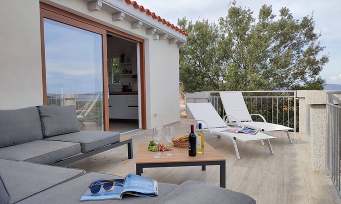 Tiriddo Villa | Stunning private villa for 6 people with WIFI, A/C, TV and terrace