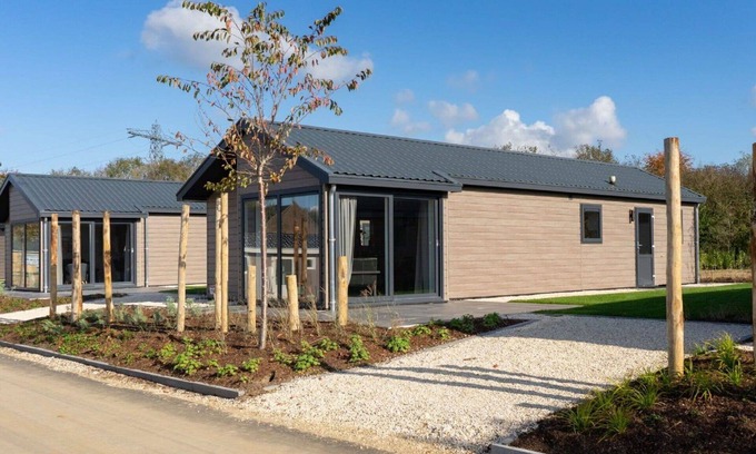 Linden House | Stunning private villa for 6 guests with WIFI, TV and terrace