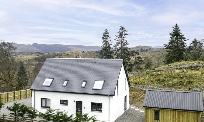 Oban House | Stunning private villa for 6 guests with hot tub, WIFI, TV, patio and pets allowed