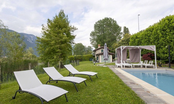 Cremignane Villa | Stunning private villa for 6 people with WIFI, private pool, A/C, TV, patio and pets allowed
