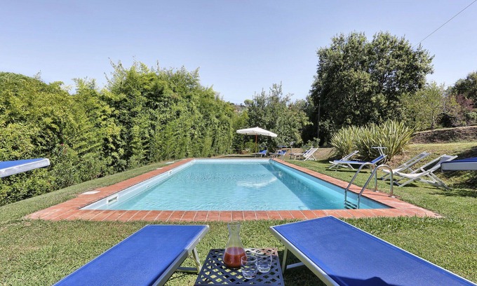 Lucca Villa | Stunning private villa for 12 people with A/C, private pool, WIFI and TV, close to Lucca