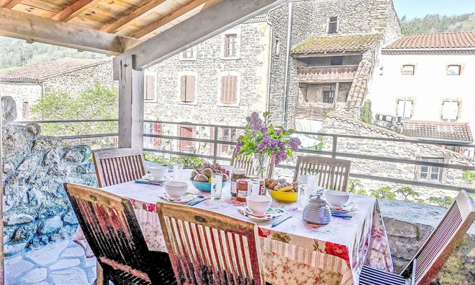 Blassac House | Stunning private villa for 6 people with WIFI, TV, terrace and pets allowed