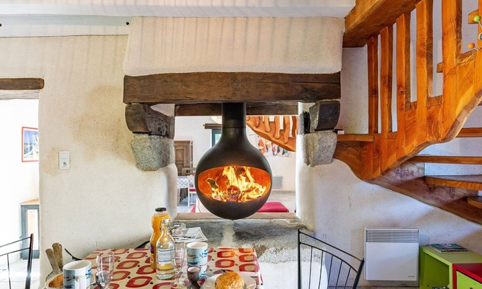 Elliant Villa | Stunning private villa for 4 guests with WIFI, TV, terrace and parking