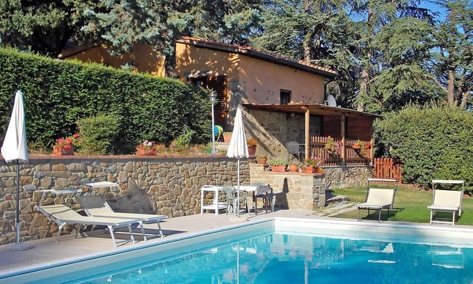 Cortona House | Stunning private villa for 4 people with pool, WIFI, TV, terrace, pets allowed and panoramic view