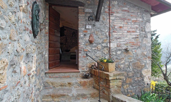 Monticiano Villa | Stunning private villa for 6 guests with private pool, WIFI, TV, patio and pets allowed