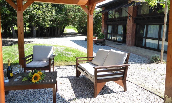 Ca'Noghera House | Stunning private villa for 6 people with WIFI, TV, patio and pets allowed