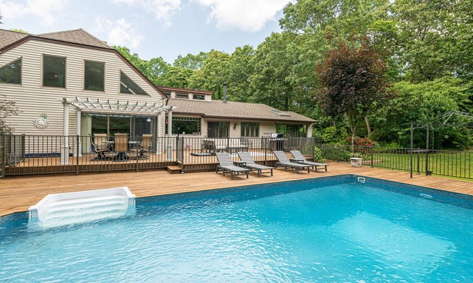 Flanders House | Stunning Renovated 1.7 Acre Estate w/Heated Pool in Southampton