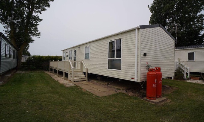Heacham Ski Chalet | Stunning river view 2 bedroom caravan with decking