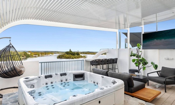 Maroochydore Apartment | Stunning Rooftop Retreat with Private Jacuzzi on the Maroochy River