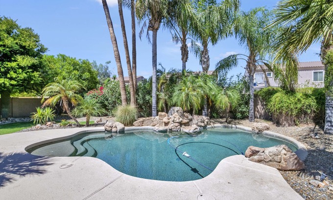Paradise Valley Village House | ☼ Stunning Scottsdale Retreat with Backyard Putting Green for Golf Enthusiast!