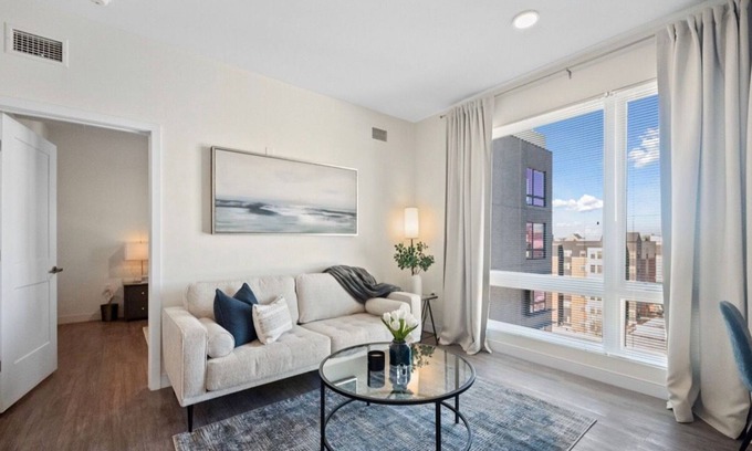 Monroe Ward Apartment | Stunning Skyline, 1 Bedroom, 1Bath, Modern Decor-Downtown