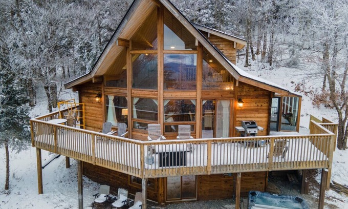 Snowshoe House | Stunning Snowshoe Home | Hot Tub | Pool Table