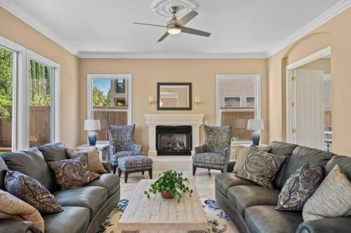 Westlake Apartment | Stunning Spacious Family Home in Natomas