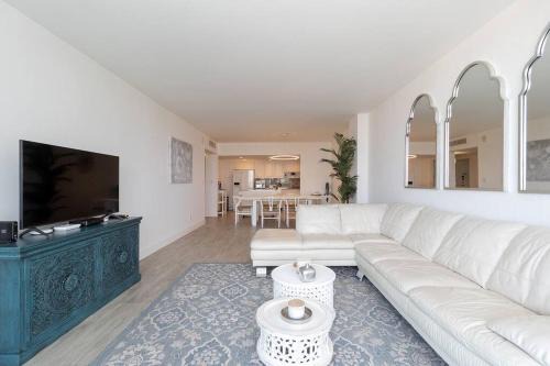 Sunny Isles Beach Apartment | Stunning & Spacious Resort-Style Condo Across From Beach!
