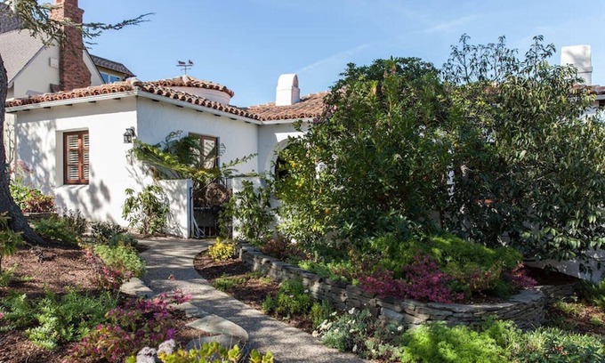 Baywood - Aragon House | Stunning Spanish home in Baywood!
