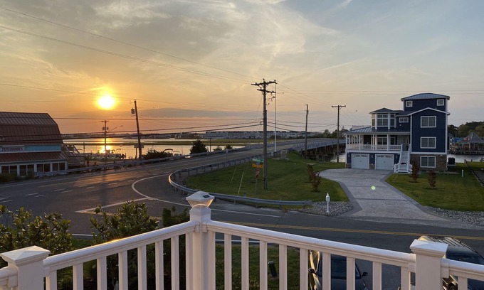 Edgewater Acres House | Stunning Sunrise & Water View! 1 Mile to the Beach! Steps to Waterfront Dining!
