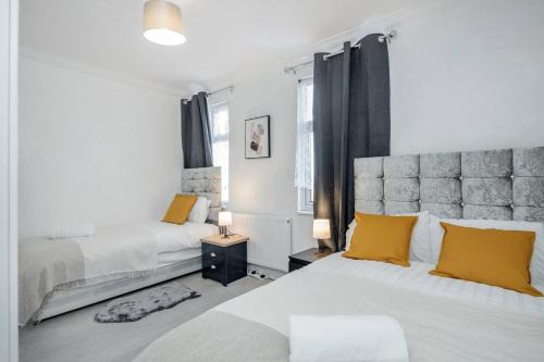 Tilbury Apartment | Stunning Top 2 Bed Flat Tilbury Central Location