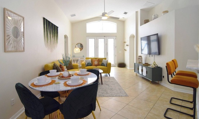 West Haven House | Stunning Updated 4 bed/3 bath pool home, west-facing pool, Disney World 11 miles