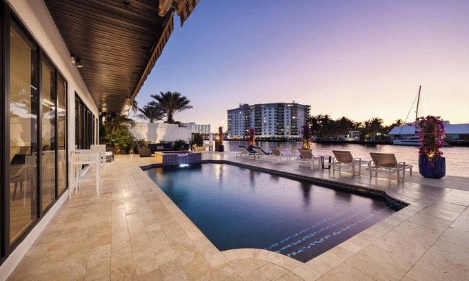Lauderdale-by-the-Sea House | STUNNING - ON THE WATER! - HEATED POOL - HOT TUB - WALK TO BEACH