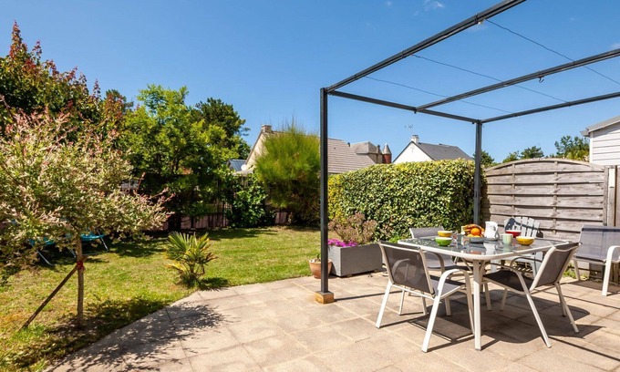 Hauteville-sur-Mer House | Stunning villa for 6 people with WIFI, TV and terrace