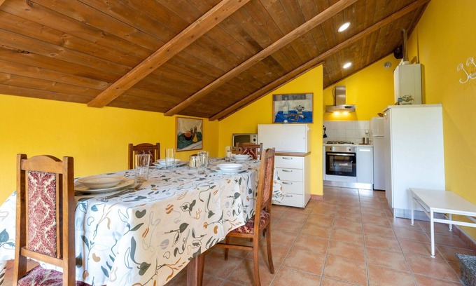San Damiano dʼAsti Villa | Stunning villa for 5 people with WIFI, pool, TV, patio, pets allowed and panoramic view