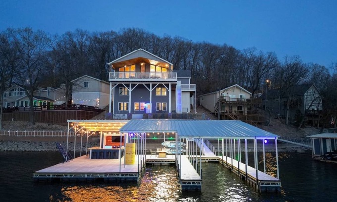 Rocky Mount House | Stunning View! Kayaks, Lily Pad and more!