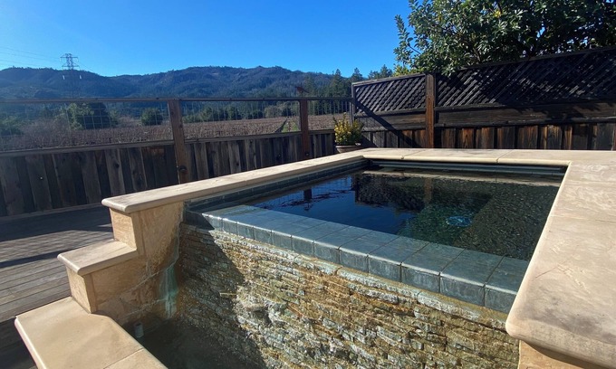St. Helena House | STUNNING VIEWS AND EASY WINE COUNTRY LIVING, 4-bedroom house in Saint Helena