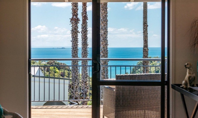 Waiheke Island Villa | STUNNING VIEWS FROM THIS 2 BEDROOM COTTAGE IN PALM BEACH