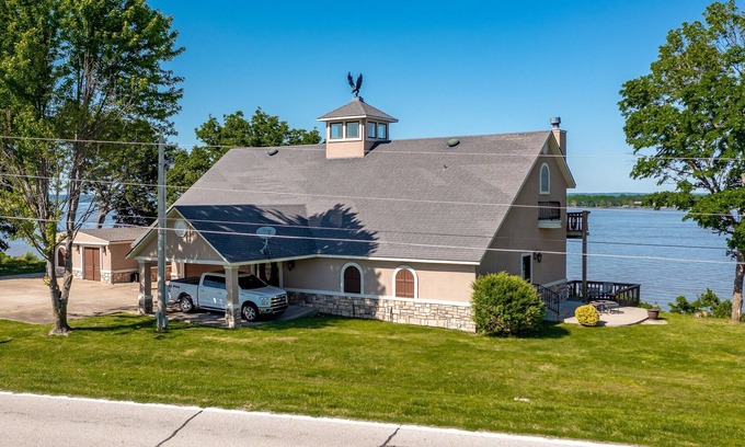 Afton House | Stunning Views, Kids Haven, Pool Table & more!