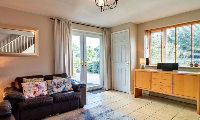 Umberleigh House | Stunning villa for 4 guests with balcony and pets allowed