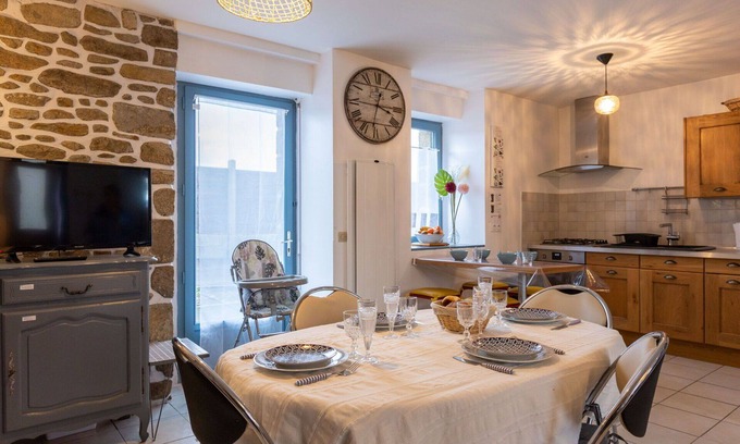 Saint-Coulomb House | Stunning villa for 4 people with WIFI, TV and terrace